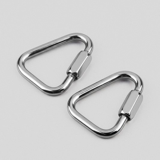 HomeProGym Power Band Carabiners: two triangular steel quick links with screw-gate sleeves.