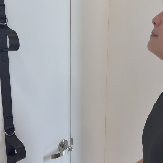 Video: clipping the LiteRope Foldable Tricep Rope to HomeProGym Resistance Bands on a door anchor and pressing down